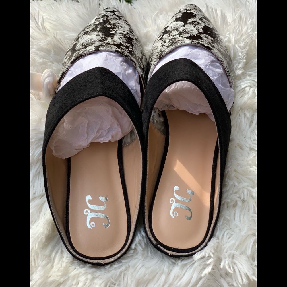 Journee Collection Dayton Black Floral Pointed Toe Mule Flats Size 7.5 - Picture 4 of 5